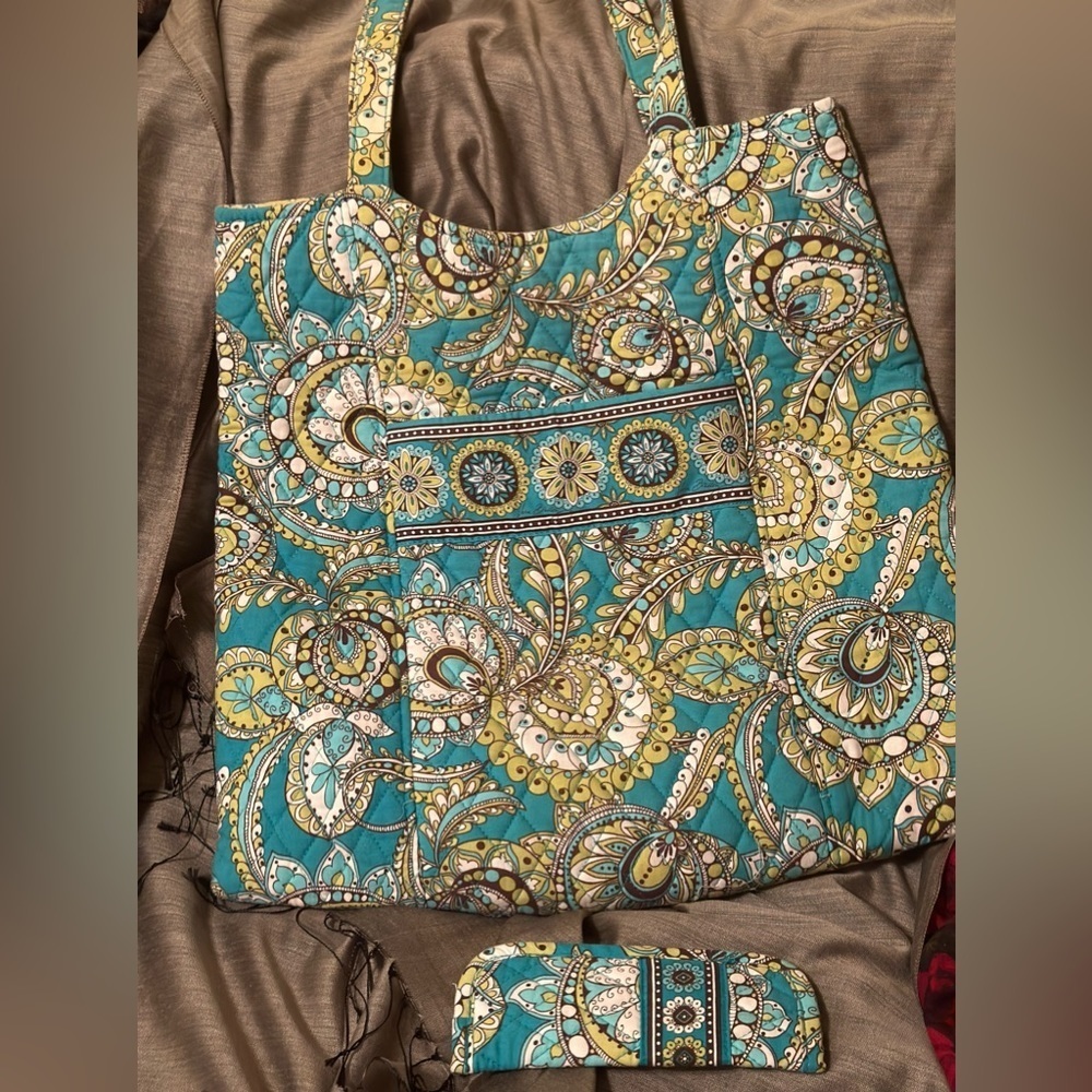 Vera Bradley Blue green and yellow w/ sunglasses holder